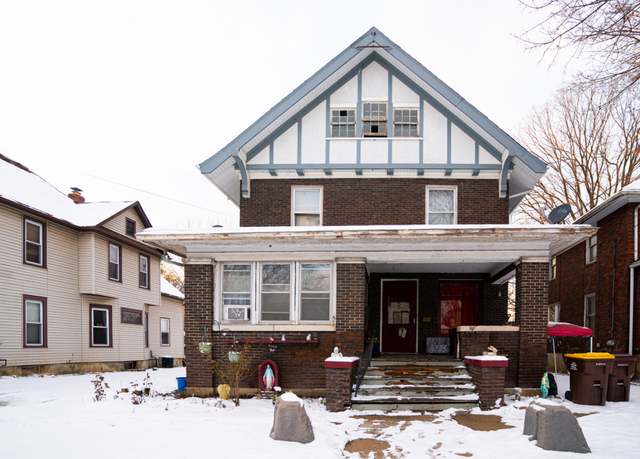 Property at 920 S Maple Ave, Freeport, IL 61032, 4 beds, 1.5 baths