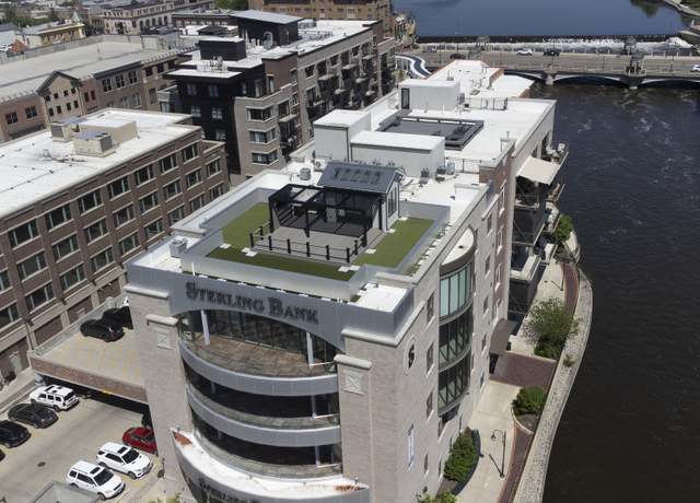 Property at 10 Illinois St Unit 5A, St. Charles, IL 60174, 4 beds, 5 baths