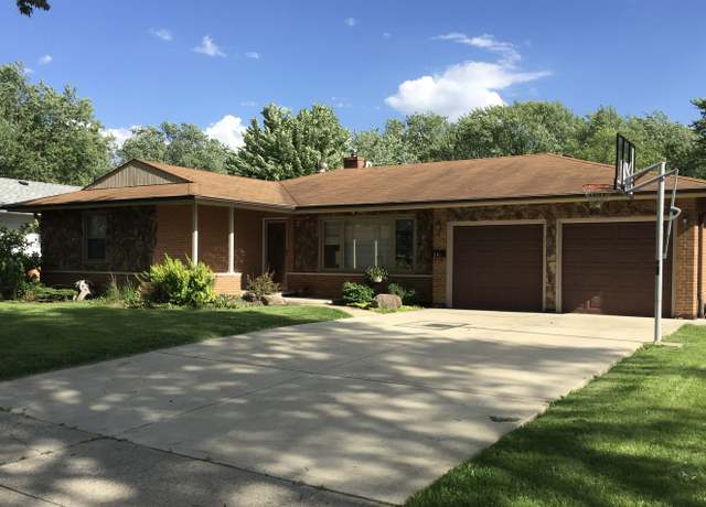 Property at 241 Clearmont Dr, Elk Grove Village, IL 60007, 3 beds, 2 baths