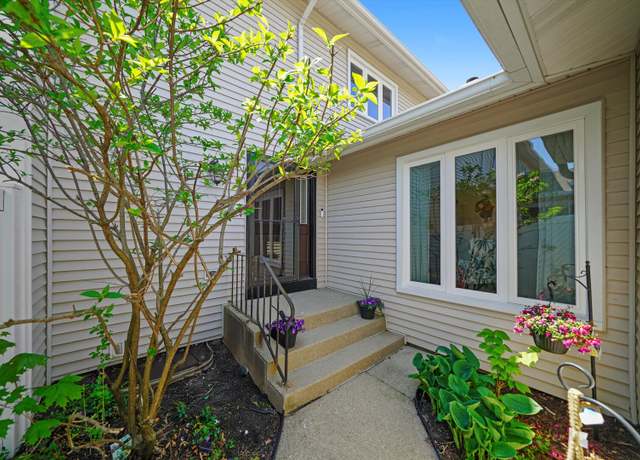 Property at 705 Pintail Ct #705, Deerfield, IL 60015, 3 beds, 2.5 baths
