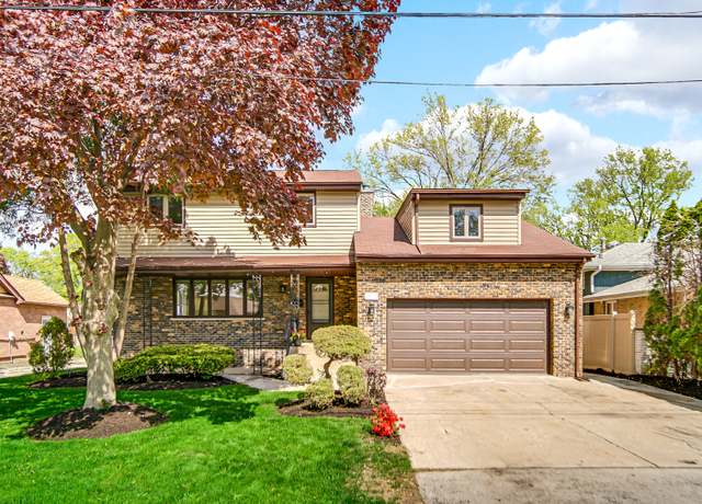 Property at 10751 S Nashville Ave, Worth, IL 60482, 5 beds, 3.5 baths