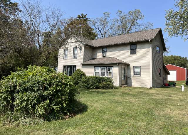 Property at 4304 W Lily Creek Rd, Freeport, IL 61032, 3 beds, 2 baths