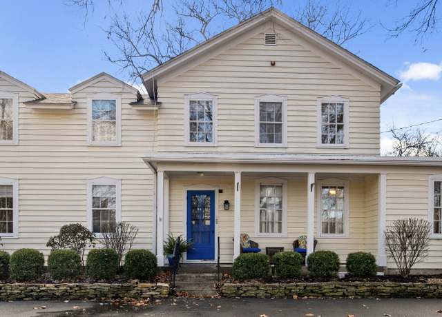 Property at 1822 Prairie St, Aurora, IL 60506, 4 beds, 3 baths