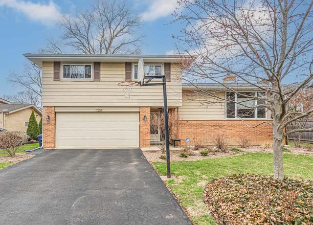 Property at 1336 Oxford Rd, Deerfield, IL 60015, 3 beds, 2.5 baths