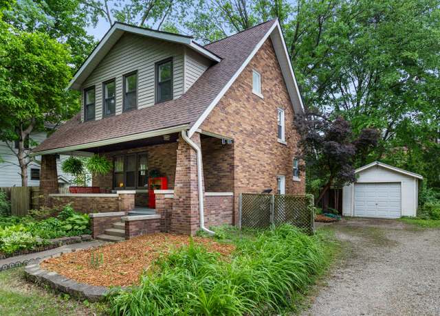 Property at 711 W Iowa St, Urbana, IL 61801, 5 beds, 3 baths