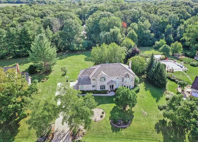 Property at 1551 Daybreak Dr, Libertyville, IL 60048, 4 beds, 4.5 baths