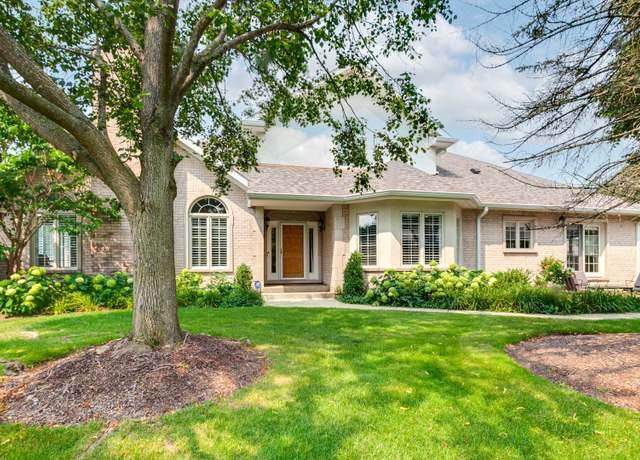 Property at 1118 Pine Oaks Cir, Lake Forest, IL 60045, 2 beds, 2.5 baths