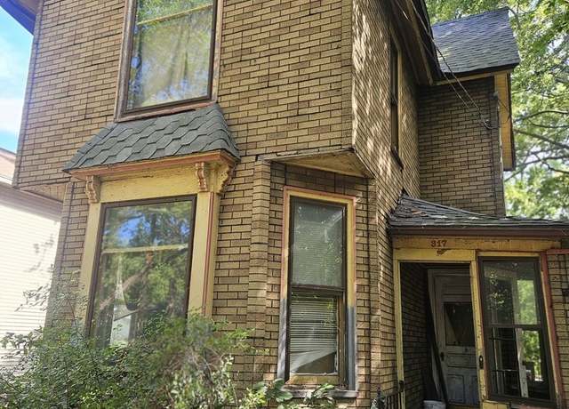 Property at 317 Catherine St, Rockford, IL 61104, 4 beds, 1 bath
