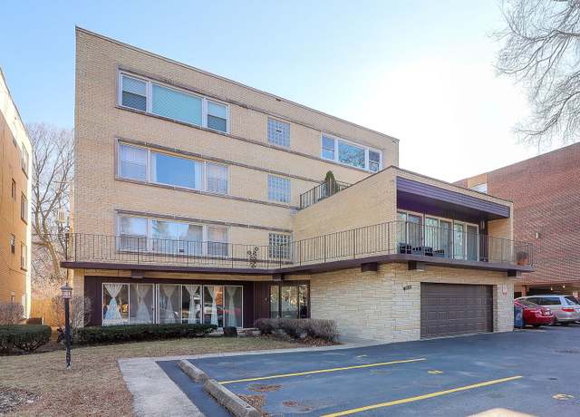 Property at 949 Pleasant St Unit 1A, Oak Park, IL 60302, 2 beds, 1.5 baths