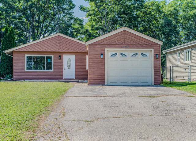 Property at 1087 Houston Ave, Elgin, IL 60120, 3 beds, 1 bath