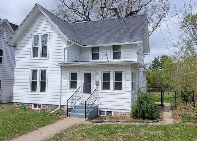 Property at 1130 Greenmount St, Rockford, IL 61107, 3 beds, 1 bath