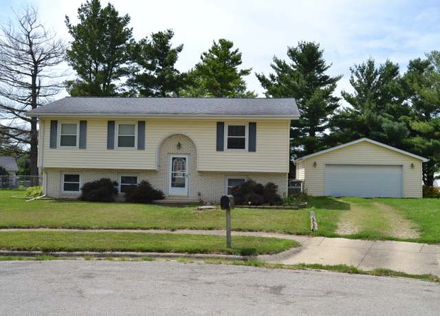 Property at 7 Blair Ct, Clinton, IL 61727, 3 beds, 2 baths