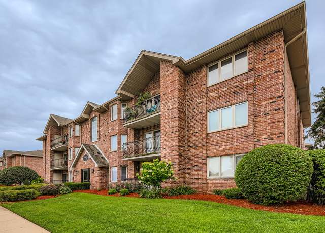 Property at 6211 W 94th St Unit 3SW, Oak Lawn, IL 60453, 2 beds, 2 baths