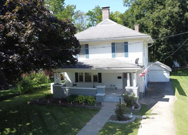 Property at 425 S 4th St, Watseka, IL 60970, 4 beds, 1.5 baths
