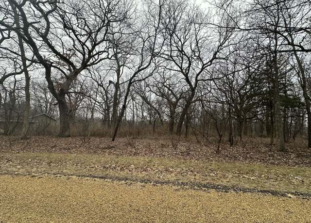Property at 327 Wild Cherry Dr, Dixon, IL 61021