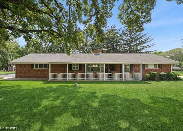 Property at 1301 Little John Dr, Elgin, IL 60120, 3 beds, 2 baths