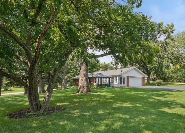 Property at 1301 Little John Dr, Elgin, IL 60120, 3 beds, 2 baths