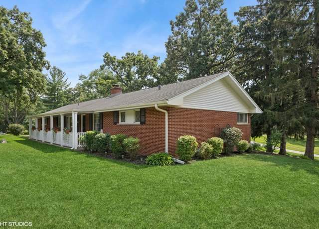 Property at 1301 Little John Dr, Elgin, IL 60120, 3 beds, 2 baths