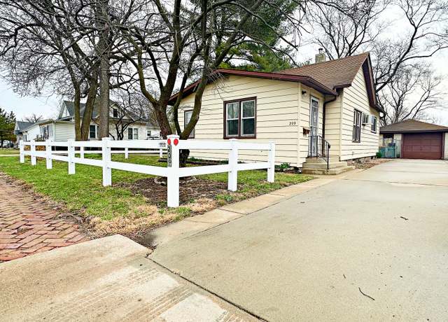 Property at 209 Penn St, Streator, IL 61364, 2 beds, 1 bath