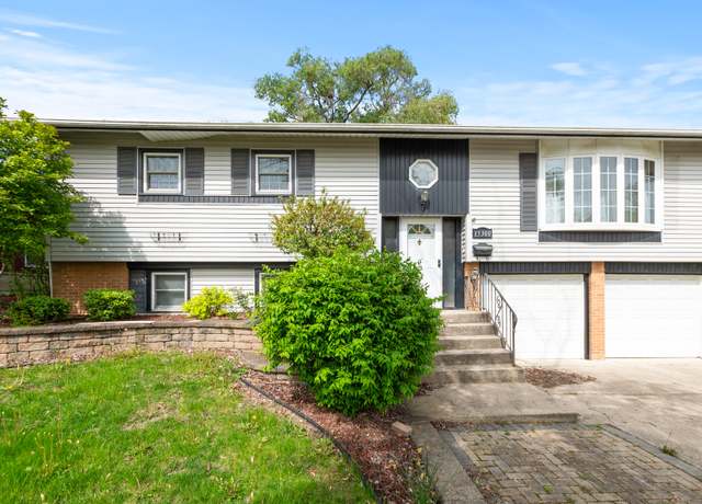 Property at 15300 Las Flores Ln, Oak Forest, IL 60452, 3 beds, 2 baths
