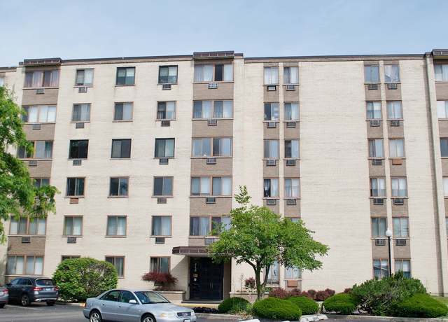 Property at 9720 S Pulaski Rd #306, Oak Lawn, IL 60453, 2 beds, 1.5 baths