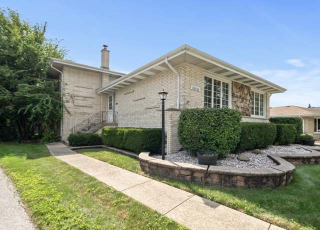 Property at 10816 Leclaire Ave, Oak Lawn, IL 60453, 4 beds, 2.5 baths
