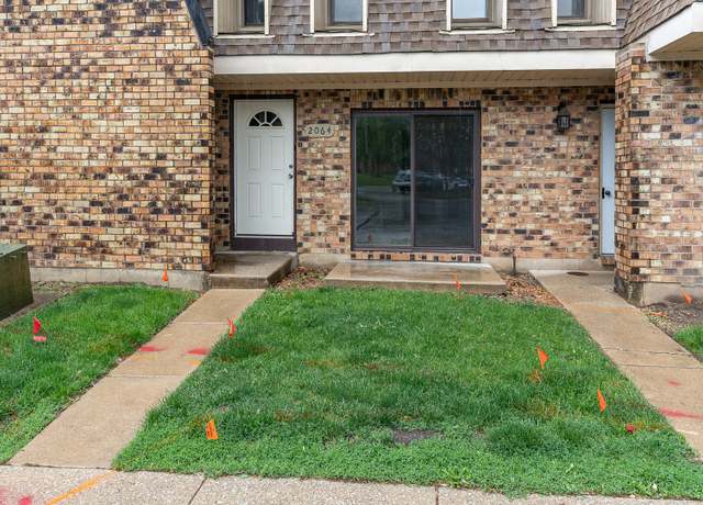 Property at 2064 Country Club Dr, Woodridge, IL 60517, 2 beds, 2 baths