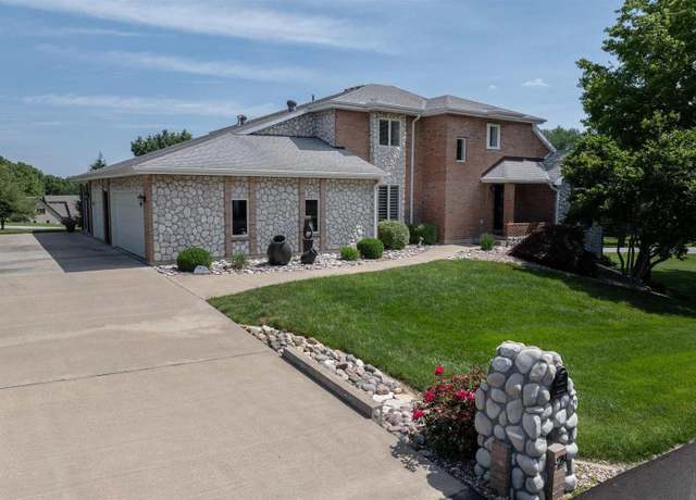 Property at 929 Long Dr, Quincy, IL 62305, 5 beds, 4.5 baths