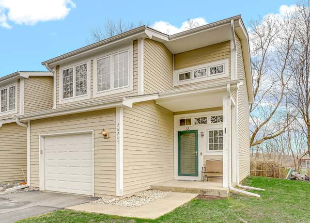 Property at 26247 N Green St Unit 2F, Mundelein, IL 60060, 3 beds, 1.5 baths