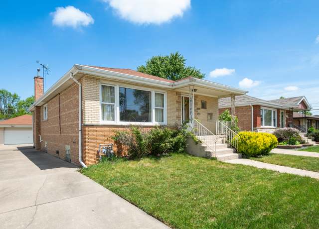 Property at 2820 W 100th Pl, Evergreen Park, IL 60805, 3 beds, 2 baths