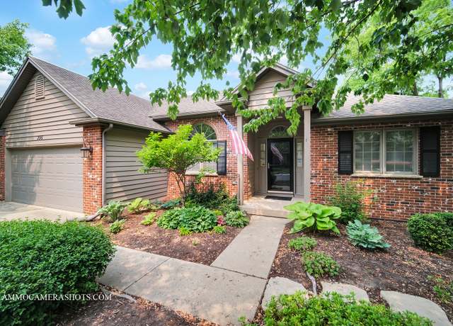 Property at 296 Presidential Ln, Elgin, IL 60123, 2 beds, 2.5 baths