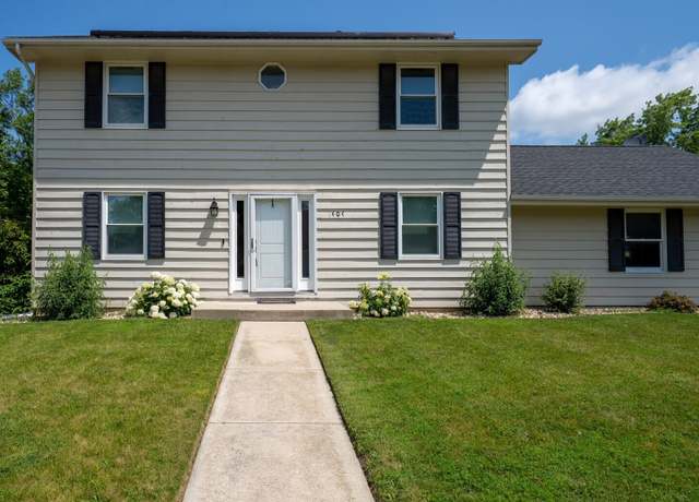Property at 1404 Godfrey Dr, Normal, IL 61761, 3 beds, 2.5 baths