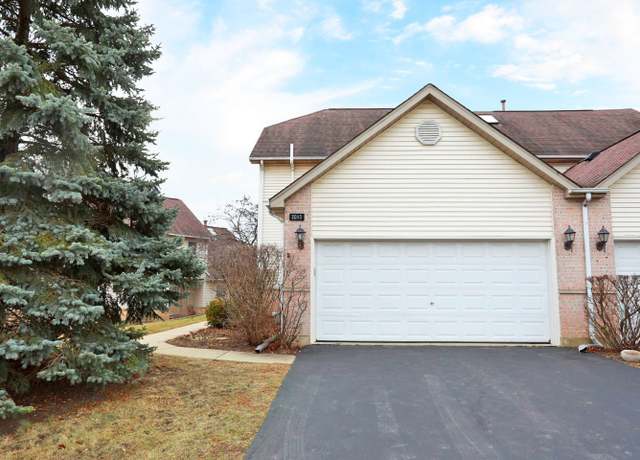 Property at 2015 Thornwood Cir, St. Charles, IL 60174, 3 beds, 2.5 baths