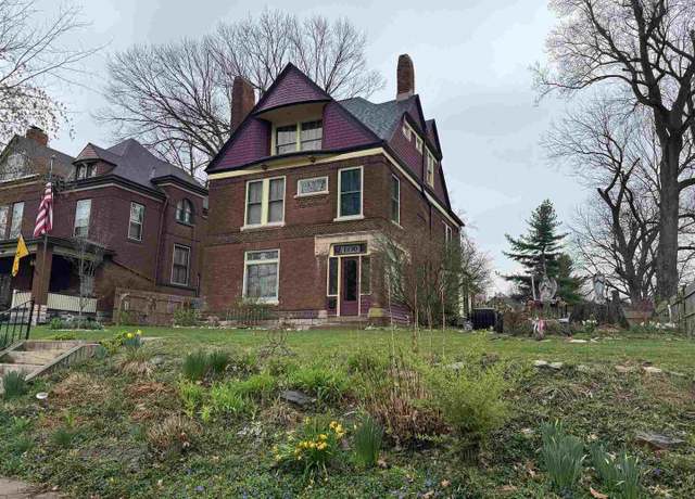 Property at 1230 Park Pl, Quincy, IL 62301, 3 beds, 3 baths