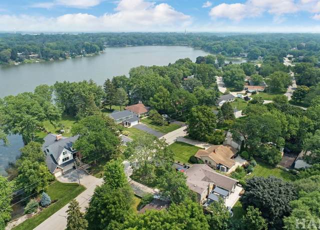 Property at 773 Lomond Dr, Mundelein, IL 60060, 3 beds, 1.5 baths
