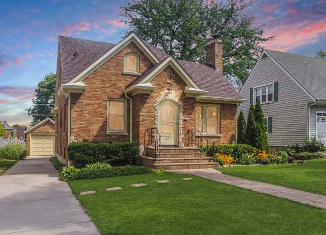 Property at 315 N Commonwealth Ave, Elgin, IL 60123, 3 beds, 2 baths