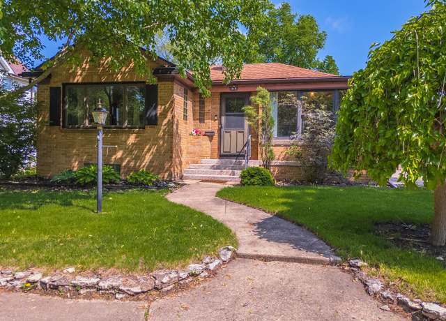 Property at 315 W Bennett St, Pontiac, IL 61764, 2 beds, 1 bath