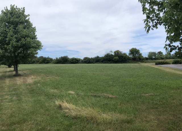 Property at 40417 N Belle Foret Dr, Wadsworth, IL 60083