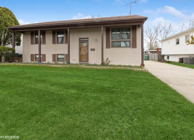 Property at 1096 Valley Stream Dr, Wheeling, IL 60090, 3 beds, 2 baths