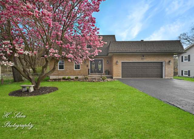 Property at 1402 Winaki Trl, Algonquin, IL 60102, 4 beds, 2.5 baths