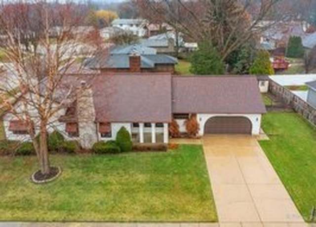 Property at 219 Brookside Dr, Elgin, IL 60123, 4 beds, 3.5 baths