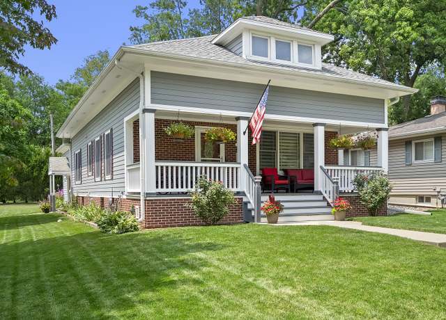 Property at 4636 Wilson Ave, Downers Grove, IL 60515, 4 beds, 2 baths