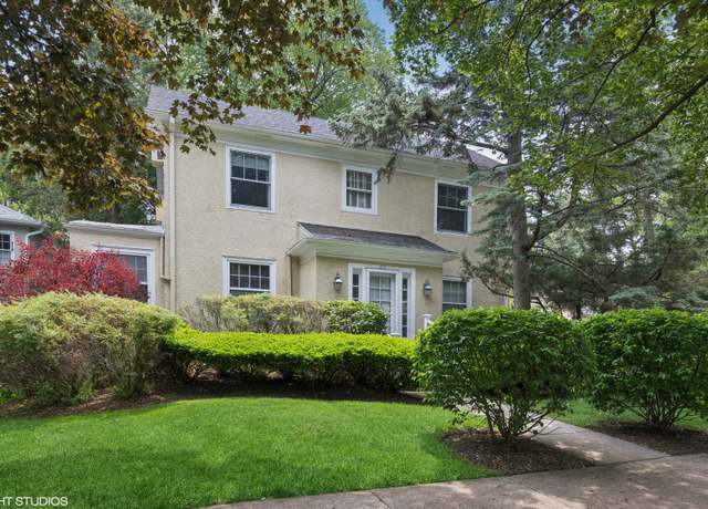 Property at 822 Clinton Pl, Evanston, IL 60201, 7 beds, 3 baths