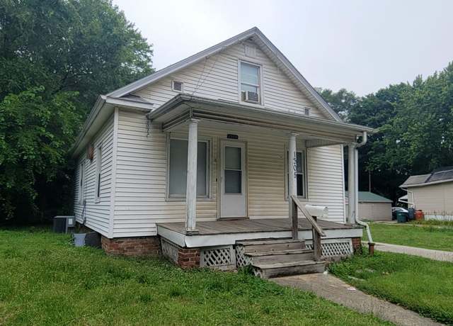 Property at 1305 N Neil St, Champaign, IL 61820, 4 beds, 1.5 baths