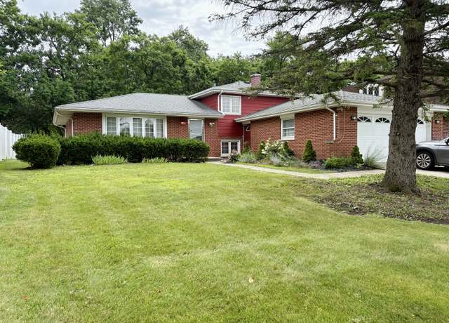 Property at 7913 Sawyer Rd, Darien, IL 60561, 3 beds, 2 baths