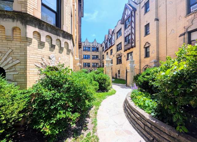 Property at 5655 N Spaulding Ave Unit 2W, Chicago, IL 60659, 2 beds, 1 bath