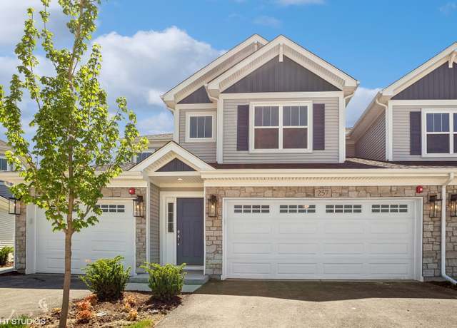 Property at 325 Masters Dr, Addison, IL 60101, 2 beds, 2.5 baths