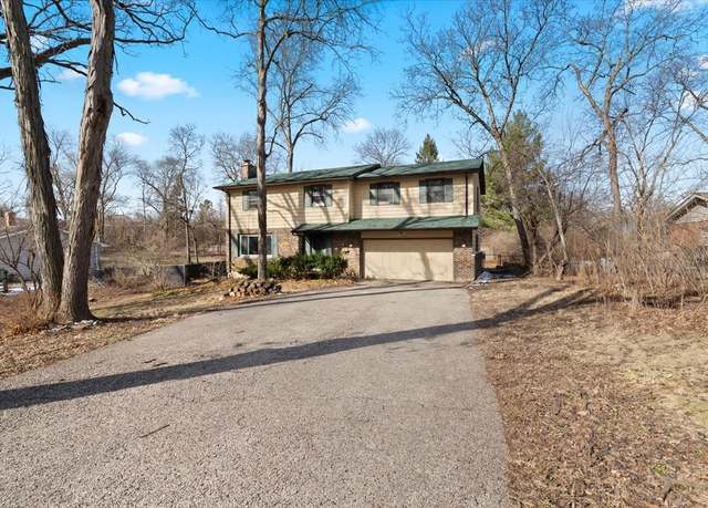 Property at 6303 Robin Ln, Crystal Lake, IL 60014, 4 beds, 2.5 baths