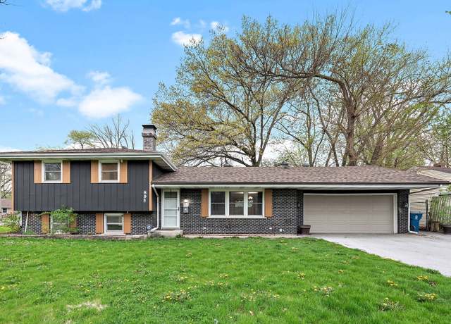 Property at 895 Country Club Dr, Kankakee, IL 60901, 3 beds, 2.5 baths