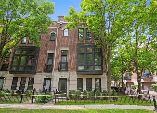 Property at 1724 W Surf St #34, Chicago, IL 60657, 4 beds, 2.5 baths